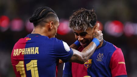 Raphinha y Lamine Yamal fueron las grandes figuras del partido. Foto: Reuters.