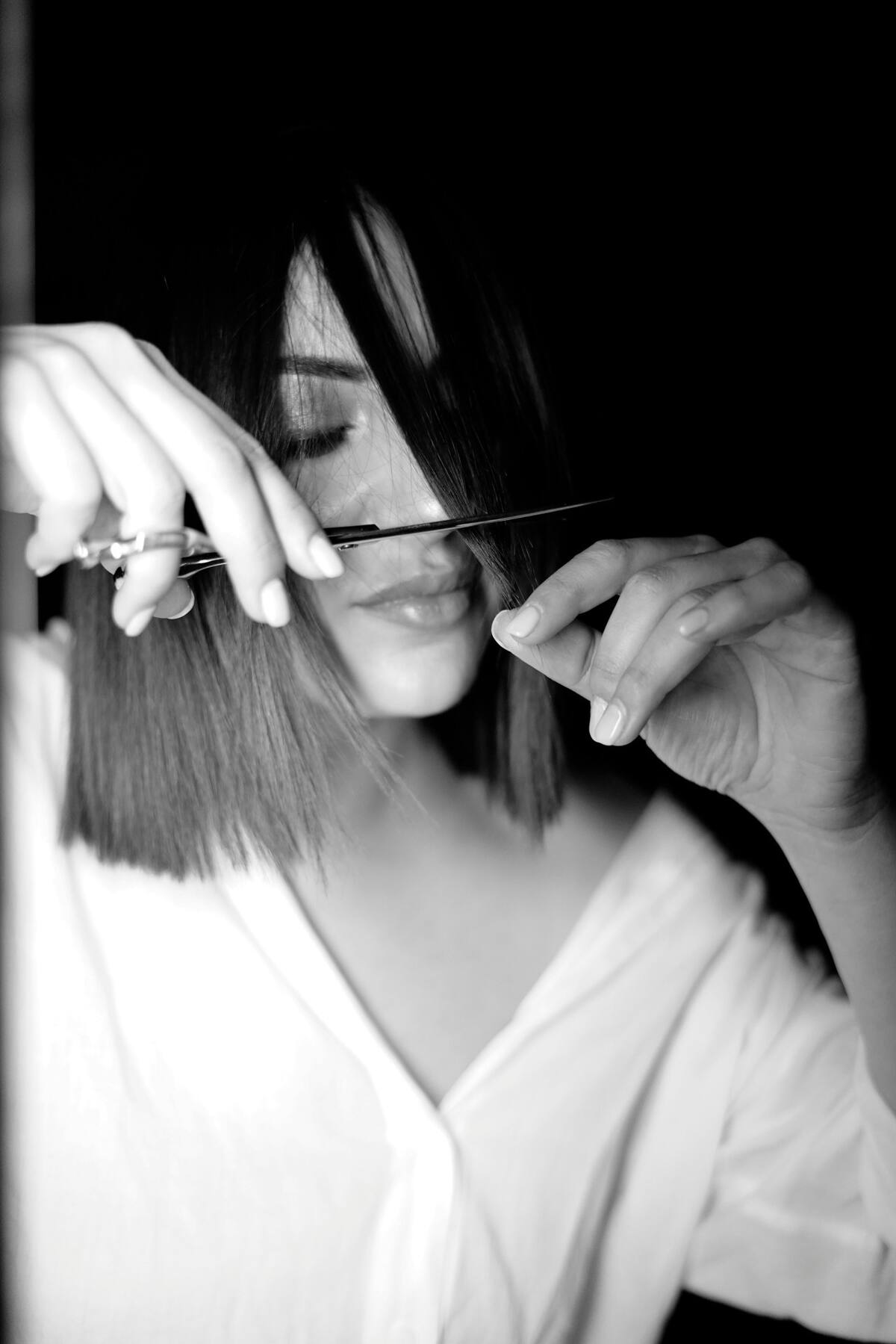 Corte de pelo, flequillo, peluquería. Foto Unsplash