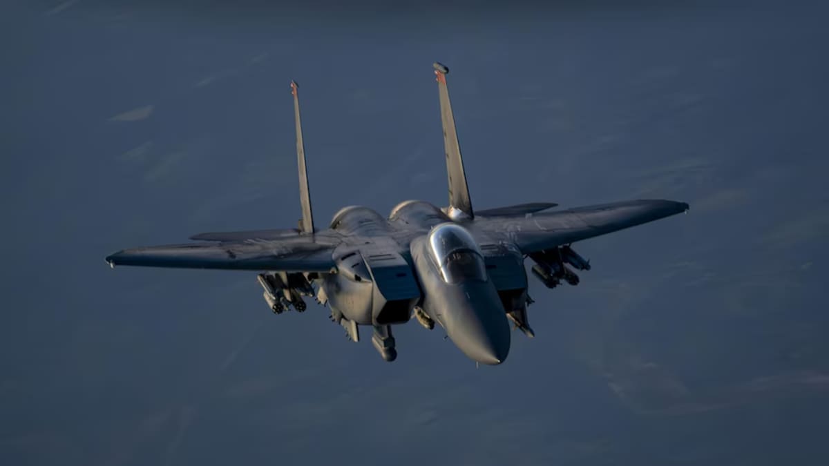 Estados Unidos e Irán activaron operaciones simultáneas para localizar al tripulante de un caza F‑15