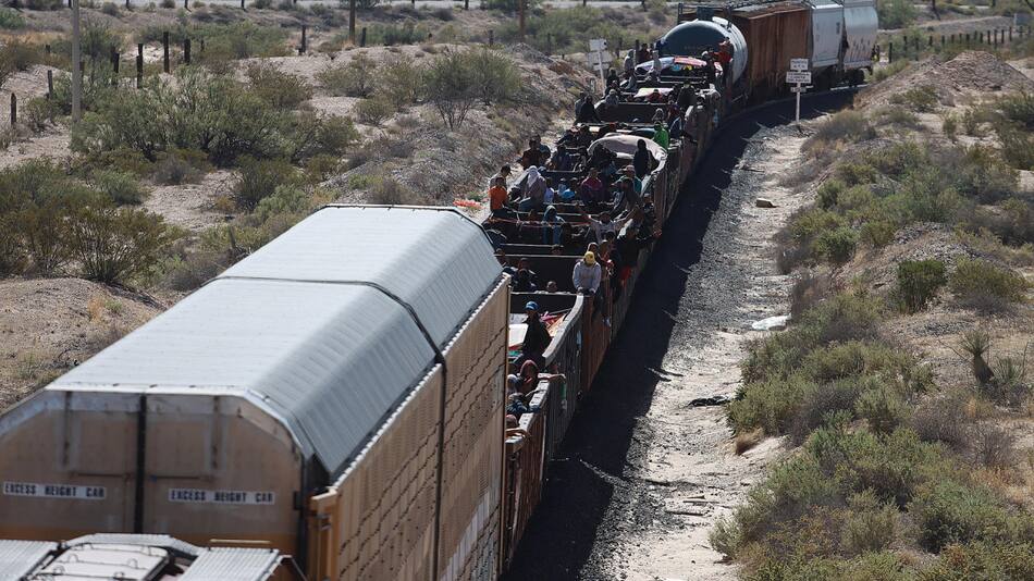 Crisis migratoria: miles de personas en los trenes de México para llegar a EEUU. EFE