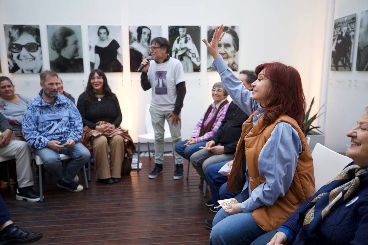 Cristina Fernández de Kirchner participó en la entronización de la Virgen de Luján en el Instituto Patria.