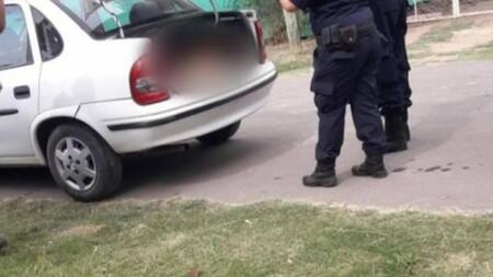 Hombre asesinado en Pilar - Baúl de auto