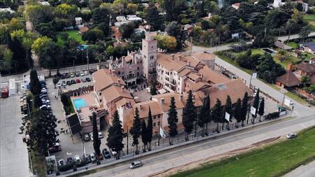 Parece la Toscana italiana, pero está en Buenos Aires: el pueblito medieval a 30 minutos de CABA que pocos conocen