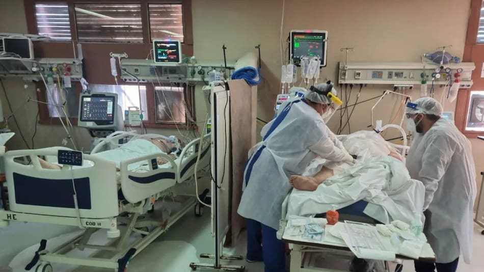 Aumento de casos de COVID-19 en salas de terapia intensiva. Foto: NA.