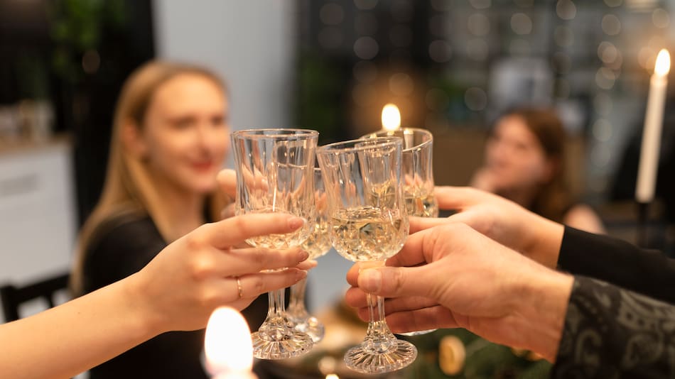 El alcohol afecta más a las mujeres que a los hombres.