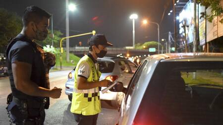 Coronavirus, Argentina, pandemia, restricciones nocturnas, controles, NA