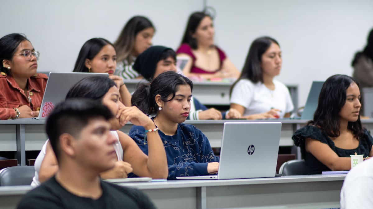 Estudiantes; universidad.