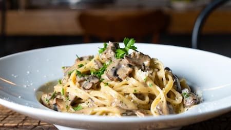 Paso a paso: cómo hacer la mejor salsa boscaiola en casa, para rendirle homenaje a la comida italiana