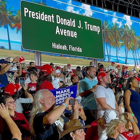 "President Donald J. Trump Avenue". Foto: EFE.