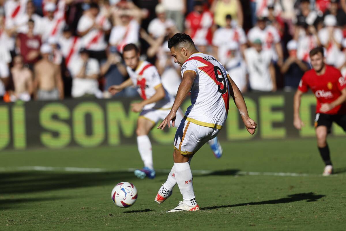 El penal de Radamel Falcao que selló el 2-2 definitivo. Foto: EFE.