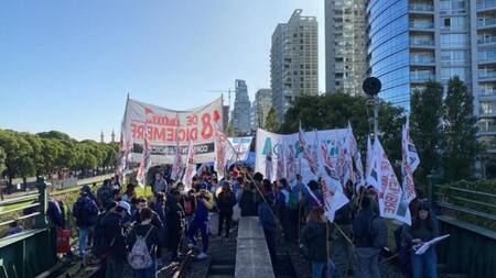 Protesta en las vías del Tren San Martín. Foto: NA.
