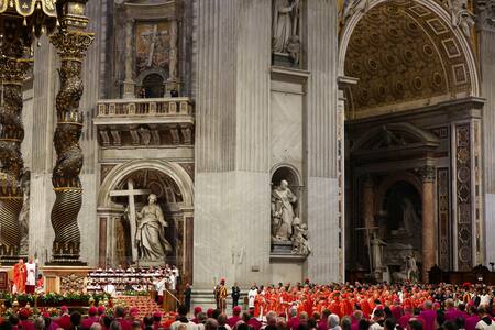 Misa en la basílica de San Pedro antes del cónclave. Foto: REUTERS/Murad Sezer.