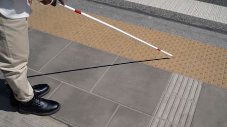 Fingió ser ciego durante 50 años y estafó más de un millón de euros al Estado italiano