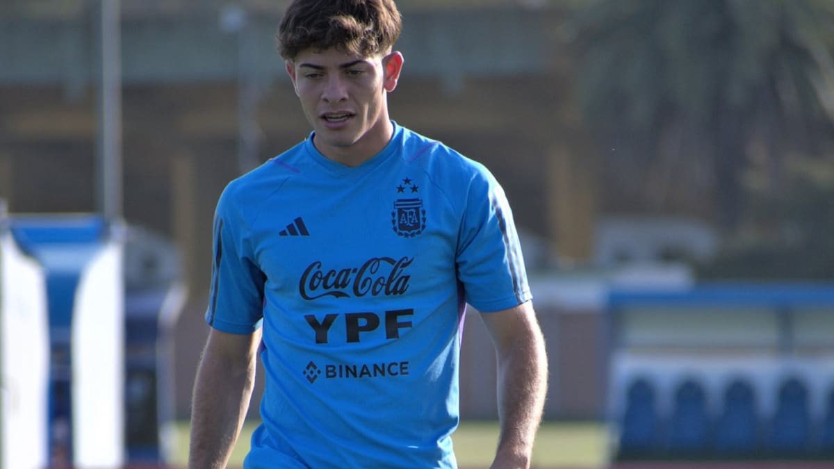 Agustín Giay reemplazará a Gonzalo Montiel en la lista de la Selección Argentina.