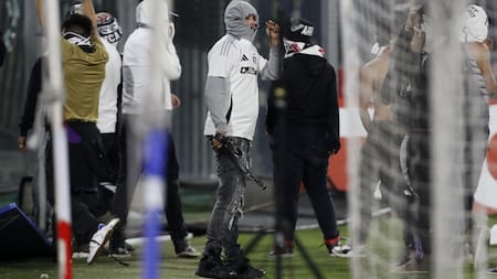 Tragedia en la Copa Libertadores: la barra brava de Colo Colo prometió "venganza" contra los Carabineros
