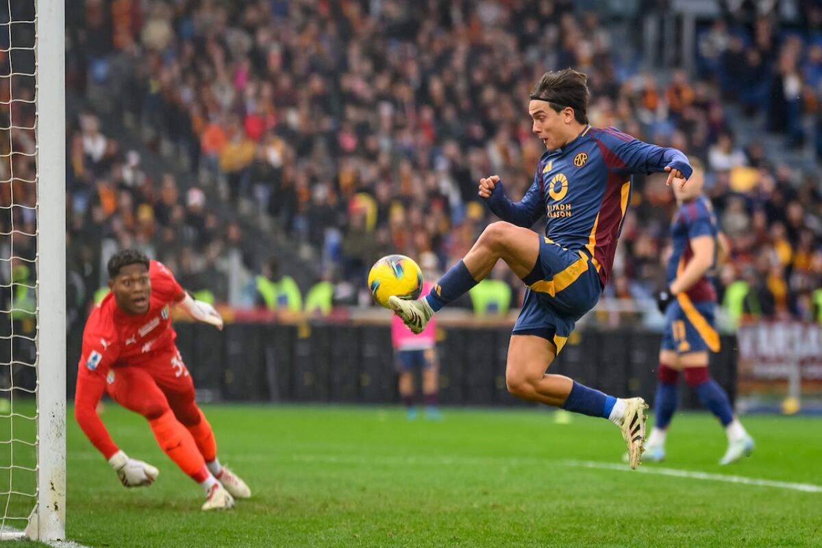 Paulo Dybala convirtió un doblete ante Parma. Foto: X @OfficialASRoma.