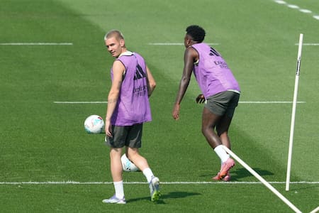 Franco Mastantuono en el entrenamiento del Real Madrid.