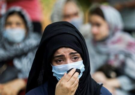 Mujer afgana en Centro de refugiados, Reuters