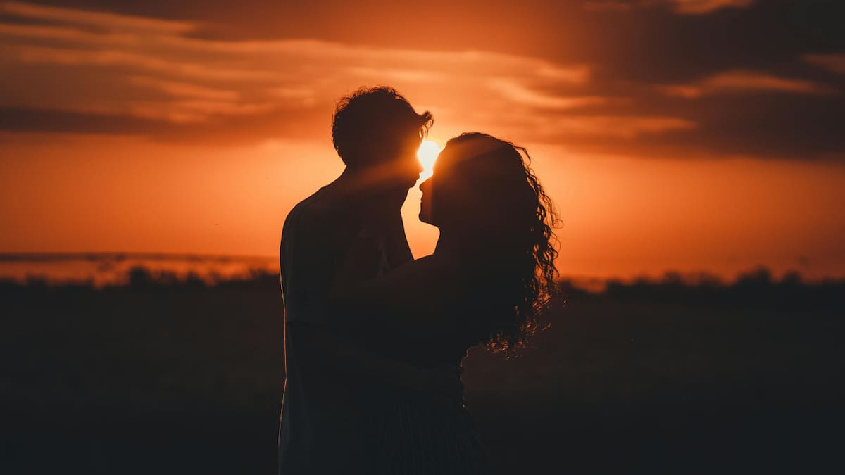 Parejas, enamorados, amor. Foto: Pexels.