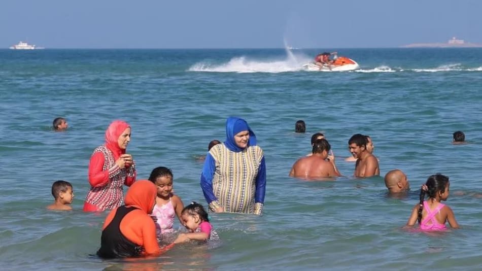 Francia prohibió el uso de burkini en piscinas públicas, EFE