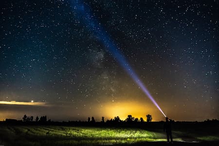 El origen del rayo láser que llegó a la Tierra. Foto Unsplash.