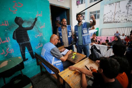 Agentes de la ONU trabajando con refugiados palestinos. Foto: X @UNRWA.
