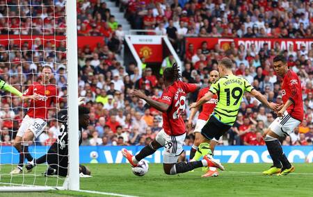 Gol de Leandro Trossard; Manchester United vs. Arsenal. Foto: Reuters.
