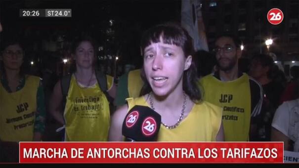 Marcha de antorchas de científicos y universitarios contra despidos y tarifazos