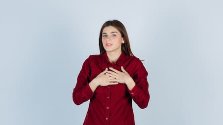 No es el dolor de pecho: cuál es el síntoma principal de infarto en las mujeres que muchos ignoran