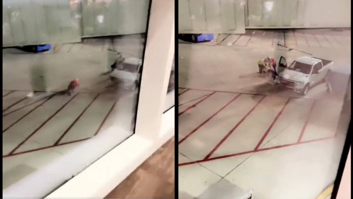 Agentes retuvieron a un hombre abrió la puerta de emergencia y subió al ala de la aeronave. Foto: Captura de video.