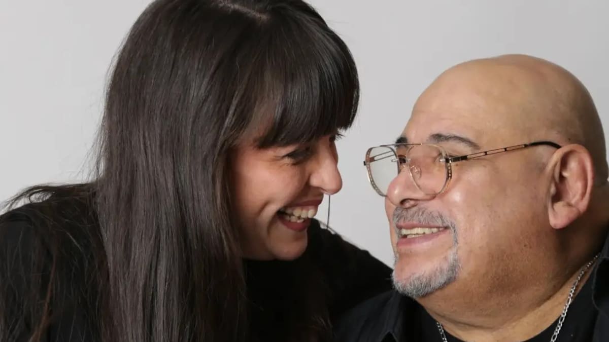 “No tienen vida propia”: Roly Serrano se refirió a las críticas que recibió tras blanquear su romance con una actriz de 27 años