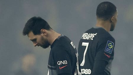 Kylian Mbappé y Lionel Messi. Foto: Reuters