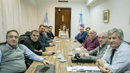 Encuentro entre el Ministerio de Transporte y las Cámaras del Transporte del AMBA. Foto: Prensa.