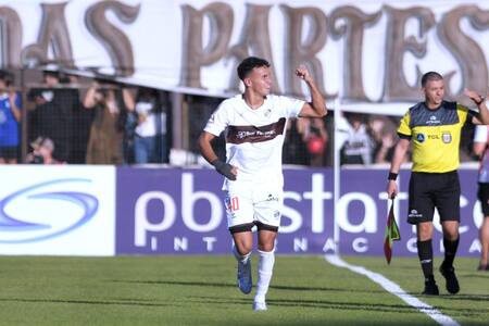 Gonzalo Valdivia; Platense vs. Racing. Foto: Télam.