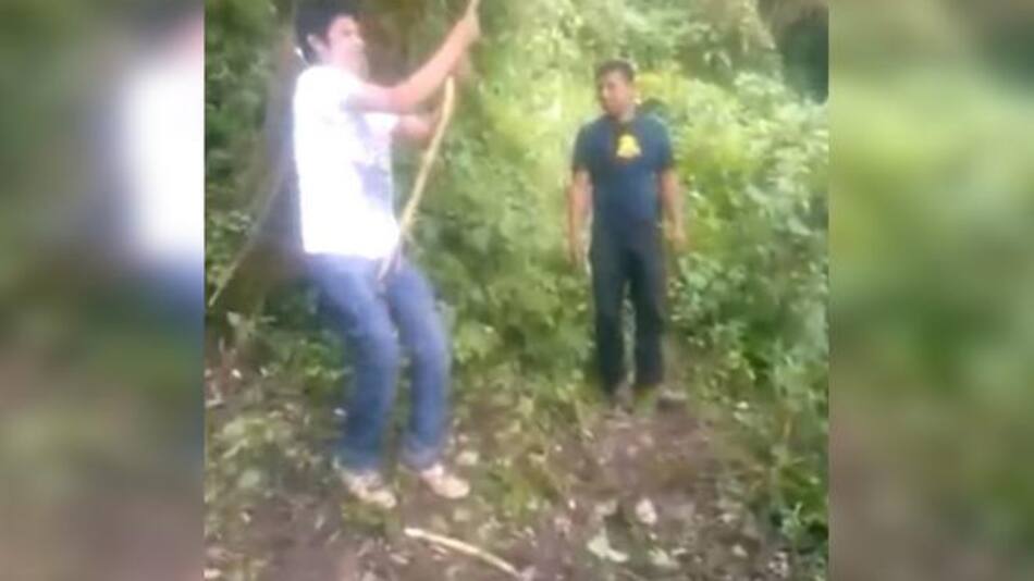 Chico con cuerda