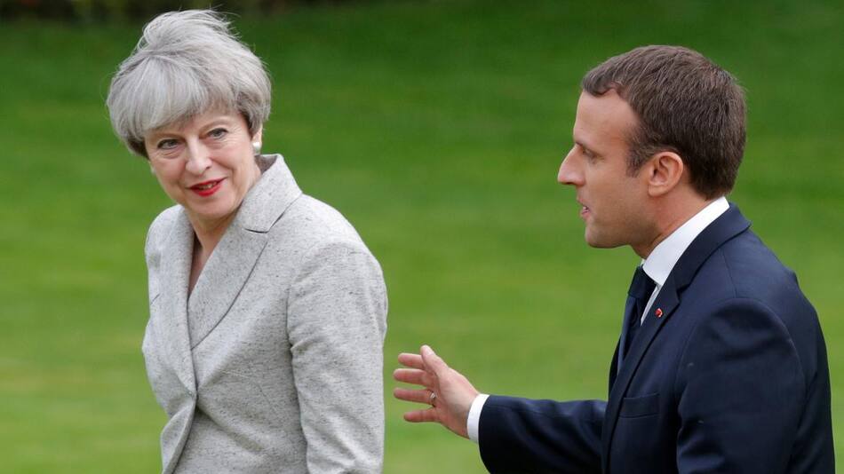 Emmanuel Macron y Theresa May (Reuters9