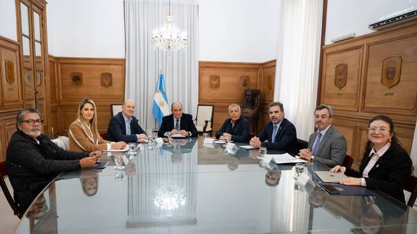 Tras el apoyo de Estados Unidos, el Gobierno convocó al Consejo de Mayo