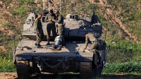 Soldados israelíes en la Franja de Gaza. Foto: Reuters/Amir Cohen.