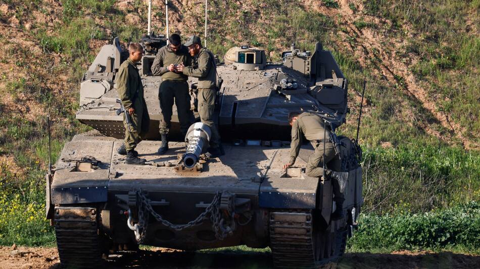 Soldados israelíes en la Franja de Gaza. Foto: Reuters/Amir Cohen.