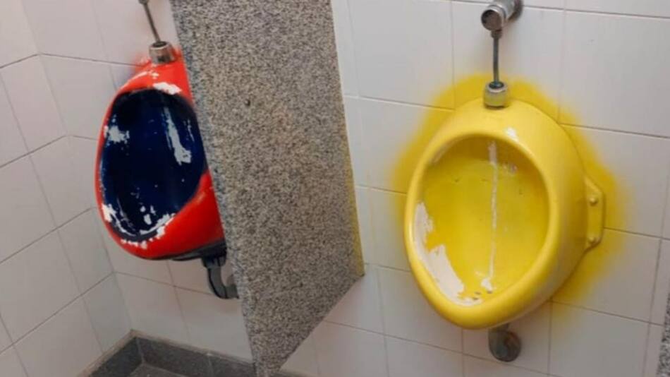 Los baños del colegio Mariano Acosta. Foto: Ministerio de Educación porteño.