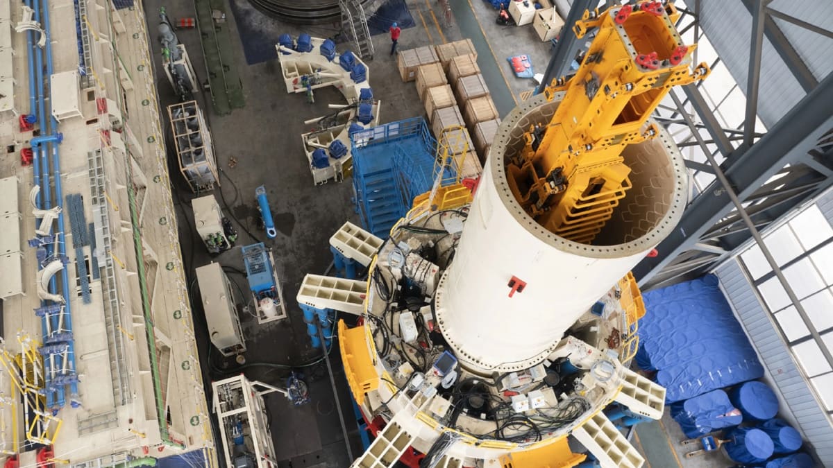 El coloso de la ingeniería china: un “topo gigante” de 500 toneladas que busca riquezas ocultas bajo tierra