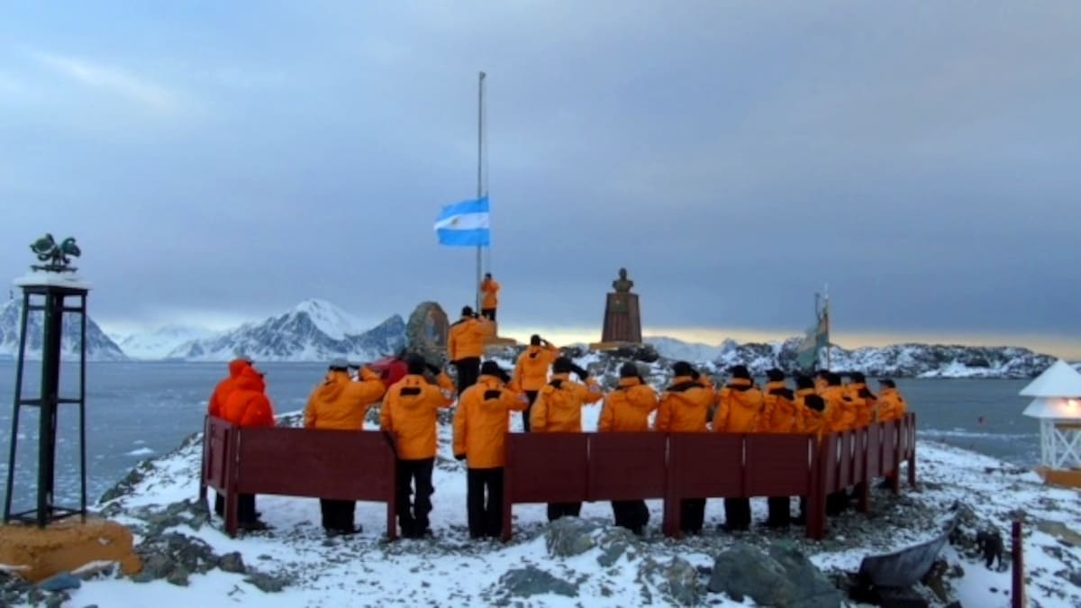 La Base San Martín es una base antártica argentina permanente.