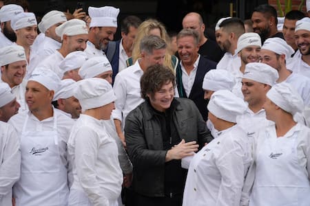 Milei en la planta de elaboración de la heladería Lucciano's