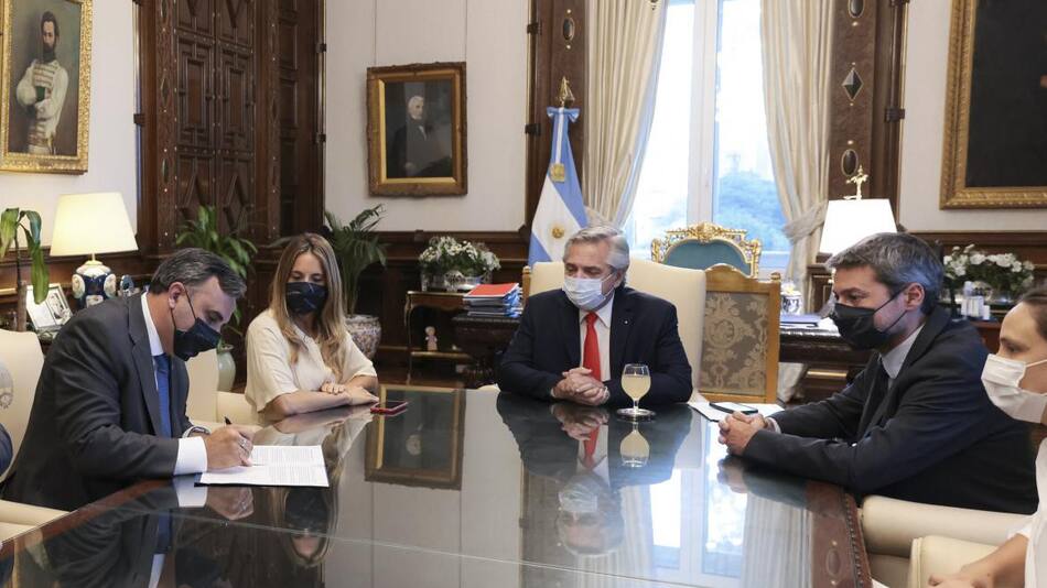 Alberto Fernández junto a representantes del sector turístico nacionales, AGENCIA NA