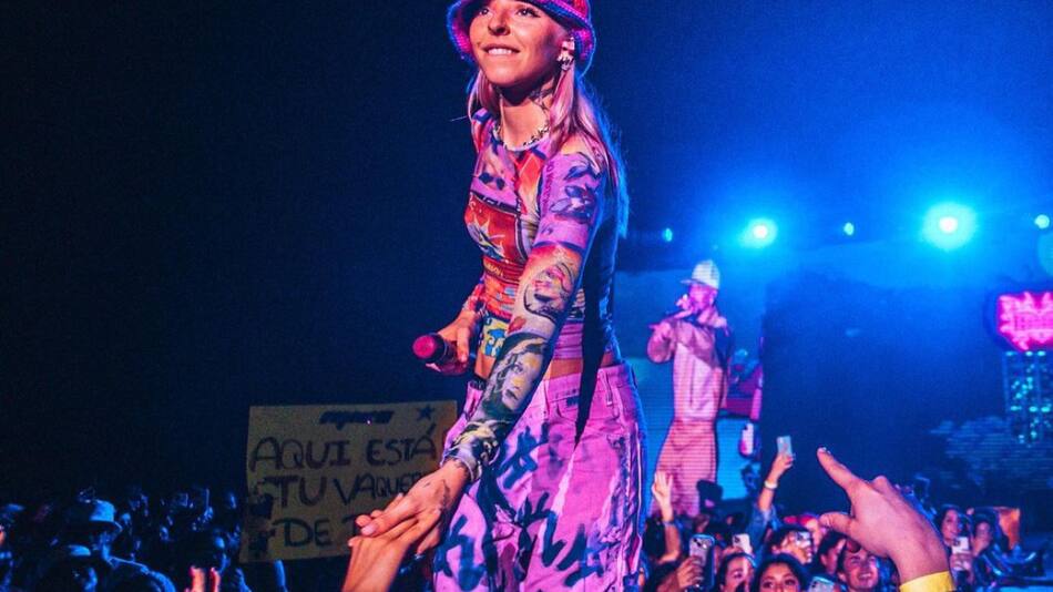 Young Miko en su primer concierto en el Anfiteatro Tito Puente - @itsyoungmiko oficial