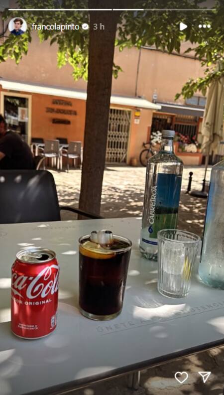 Franco Colapinto disfrutó de una gaseosa tras un exigente entrenamiento.