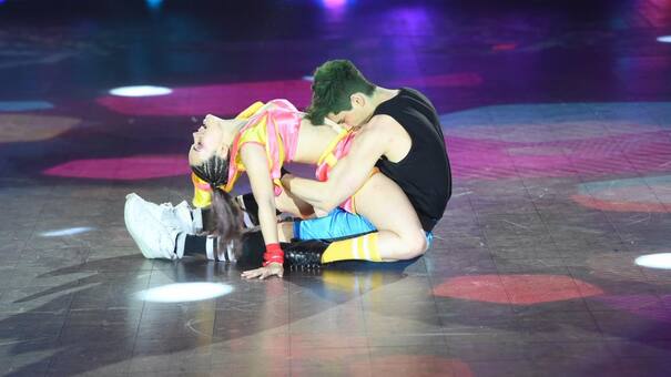 Bailando: Julián Serrano y Sofi Morandi la rompieron en el cuarteto