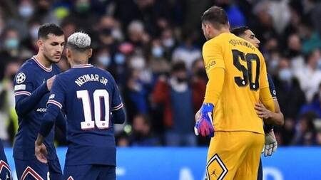 Neymar y Donnaruma tras eliminación del PSG de la Champions League