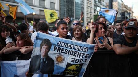 Seguidores de Javier Milei. Foto: Reuters.