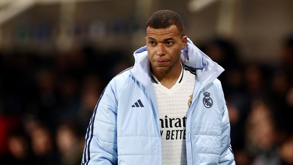 Mbappé tenía un gran partido pero no lo pudo terminar por una lesión. Foto: Reuters.